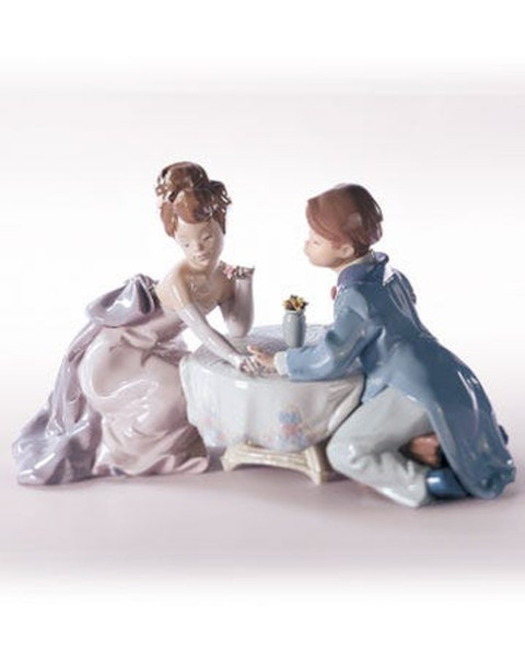 A LITTLE ROMANCE Lladró Porcelain 01006630