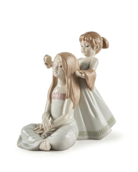 Combing Your Hair Sculpture Porcelana Lladró 01009587