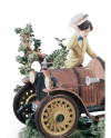 Lladro 01001393 Figurine YOUNG COUPLE WITH CAR