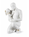 In daddy's arms (white-gold) Lladró Porcelain 01009392