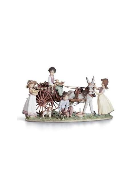 Lladro 01001797 Figurine ENCHANTED OUTING