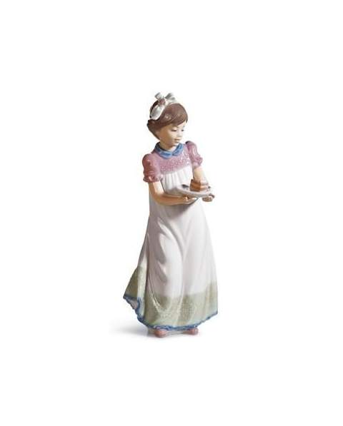 Lladro 01005429 FILLETTE AVEC GTEAU 01005429