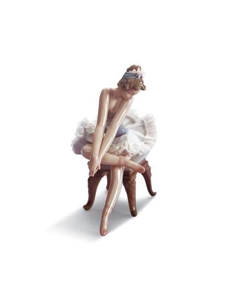 Lladro 01005498 BALLERINE REGARDANT SON CHAUSSON 01005498