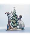 Lladro 01005897 ARREGLANDO EL ARBOL DE NAVIDAD 01005897