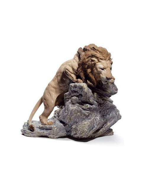 Lladro 01008656 Figurine LION POUNCING